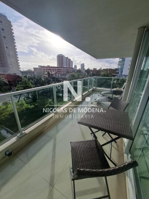 Apartamento en Playa Mansa a la venta 3 con vista