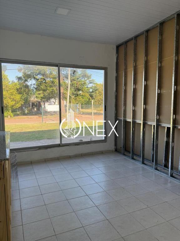 Se alquila local en Villa Argentina sur ,