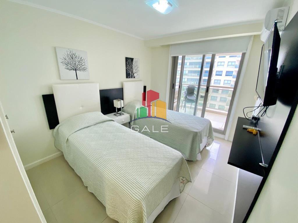 Apartamento en Brava, 4 dormitorios *
