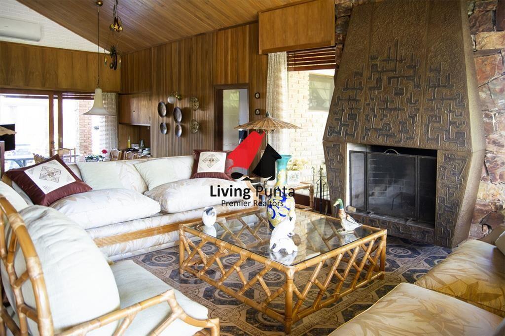 Hermosa casa en venta a pocos metros del mar.
