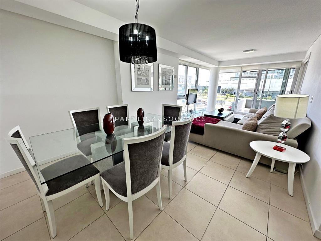 Exclusivo apartamento en edificio con servicios, a pasos de