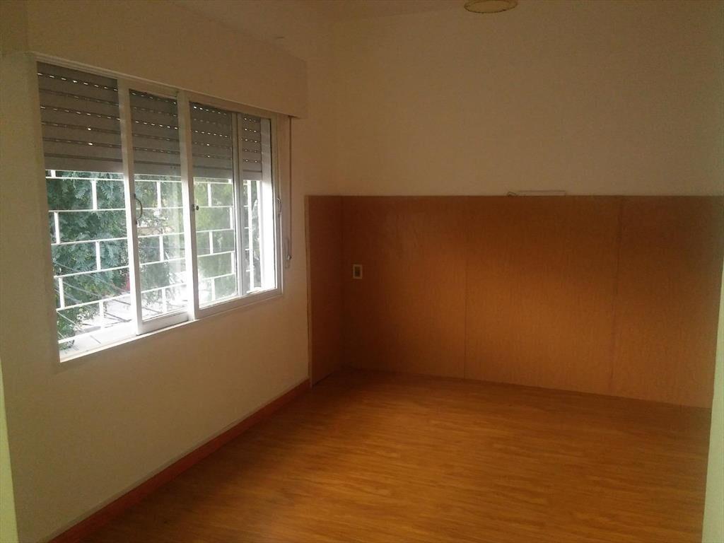 Apartamento , primer piso por escalera, 2 dormitorios y coc