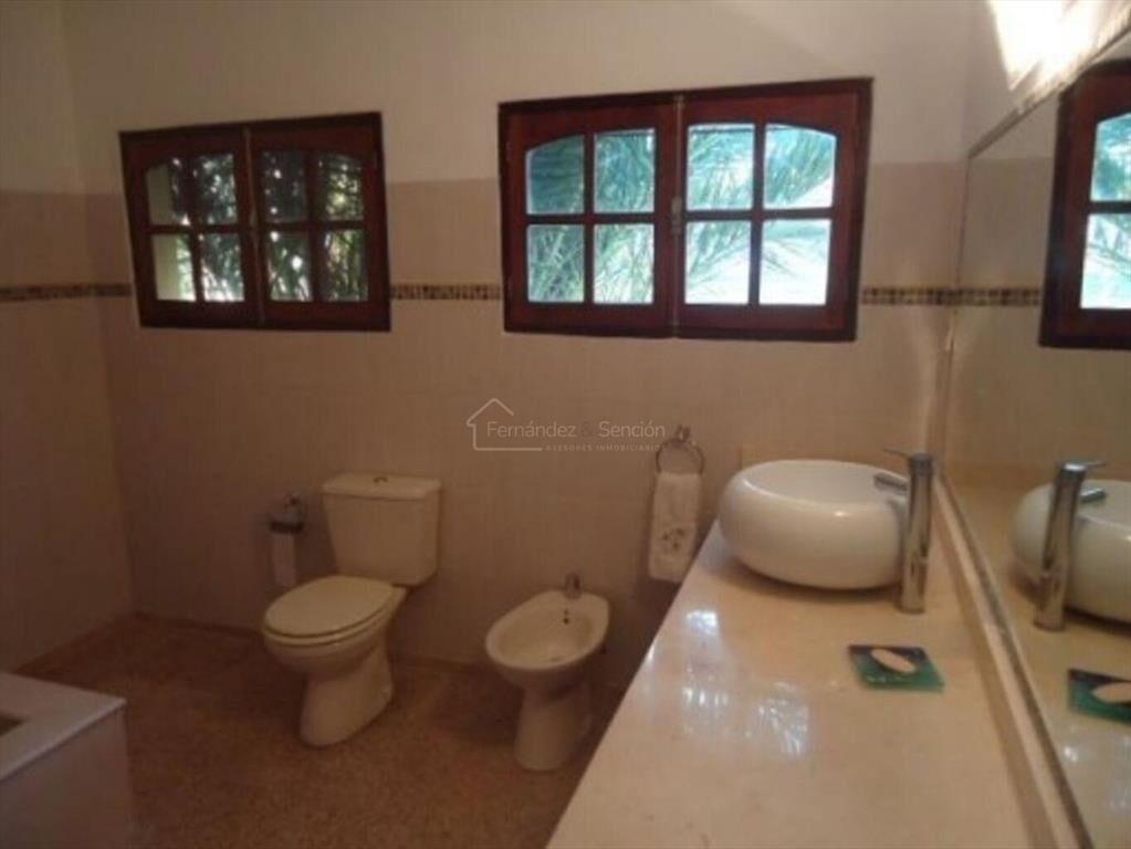 Venta de casa de campo 4 dormitorios zona Pando
