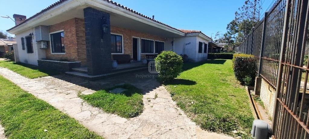 ATLANTIDA - HERMOSO CHALET CON VISTA AL MAR