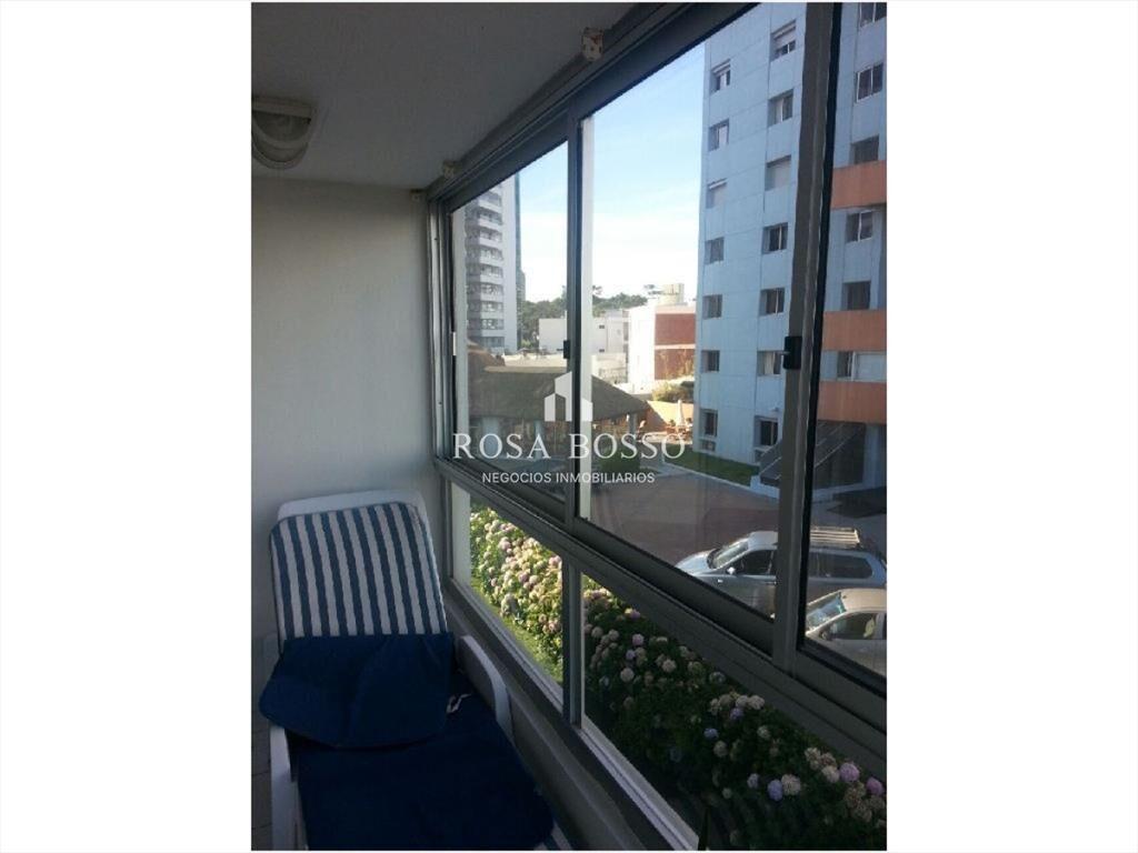 Apartamento en Brava, 3 dormitorios *