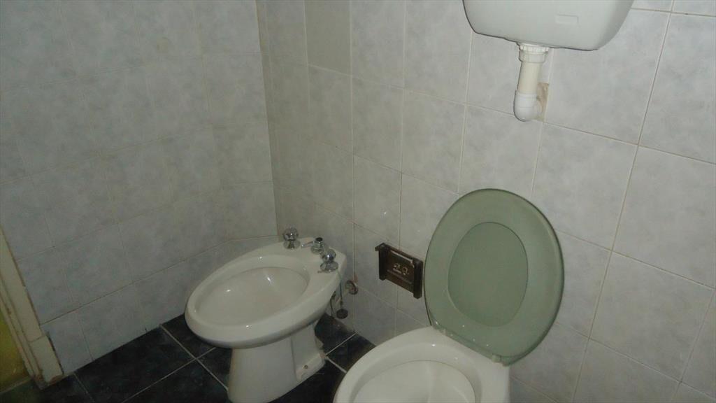 Apartamento interior, primer piso por escalera, 1 dorm, 2 p