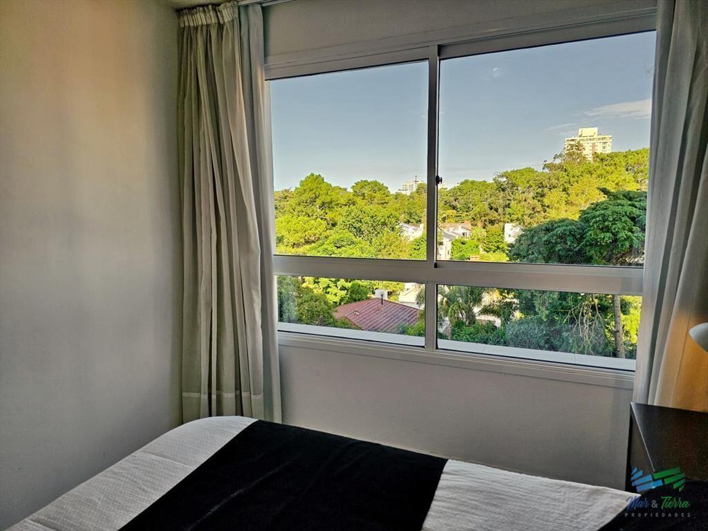 En venta apartamento 1 dormitorio con servicios en Roosevel