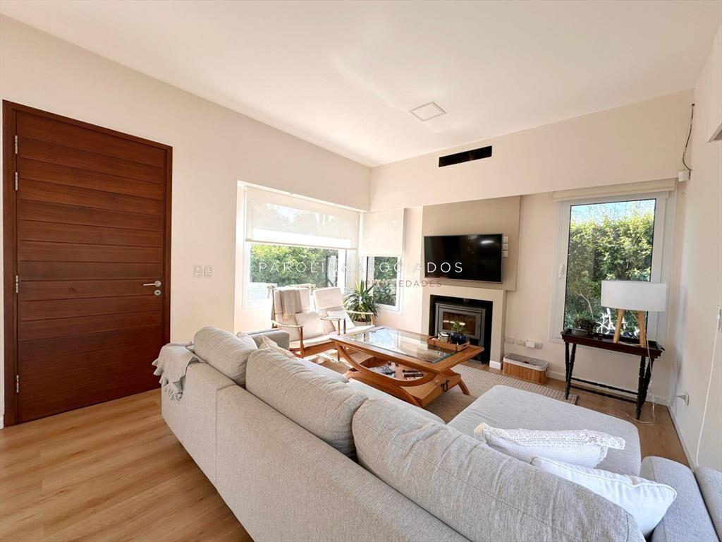 Casa En Venta de 4 Dormitorios En Jardines De Cordoba, Punt