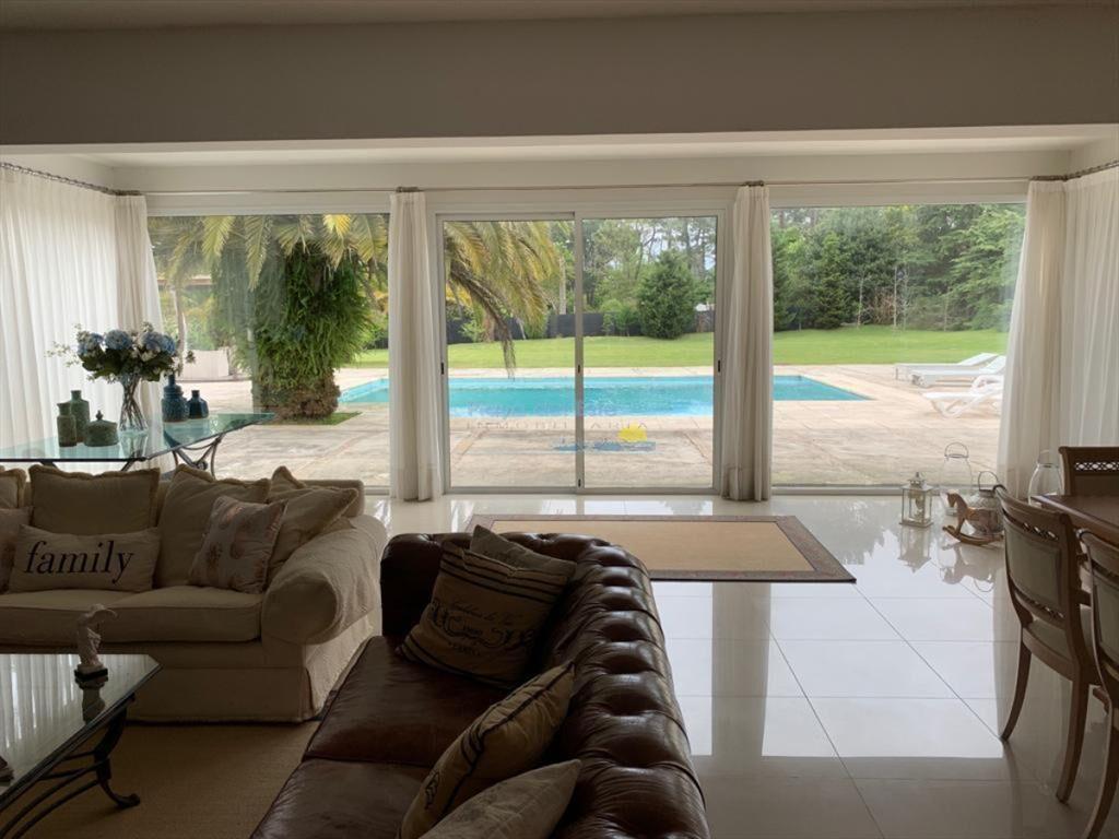 Moderna Casa de 4 Dormitorios en el Golf - Punta