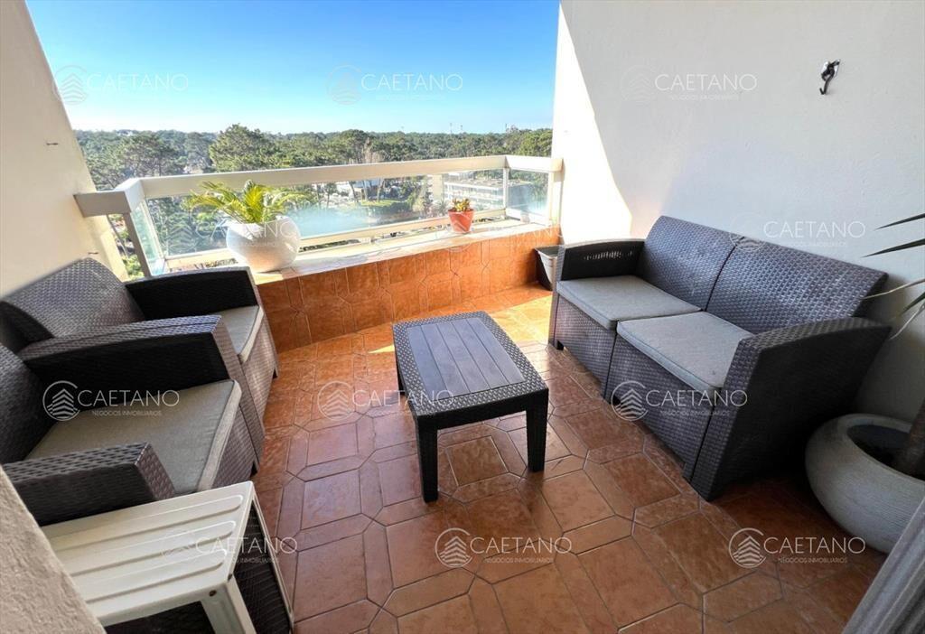 apartamento en venta zona shopping punta, 2 y