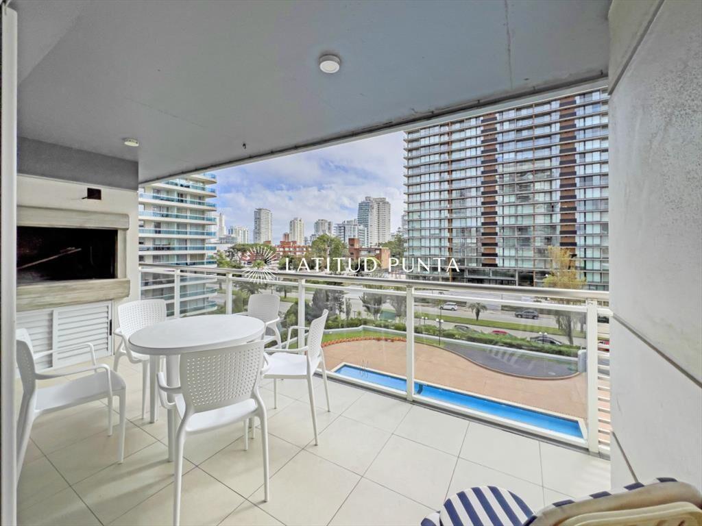 Apartamento en Brava, 2 dormitorios y parrillero