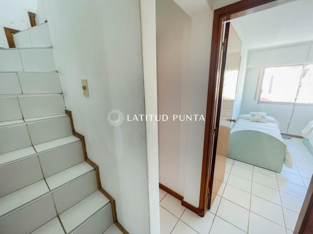 Apartamento con quincho frente al mar.