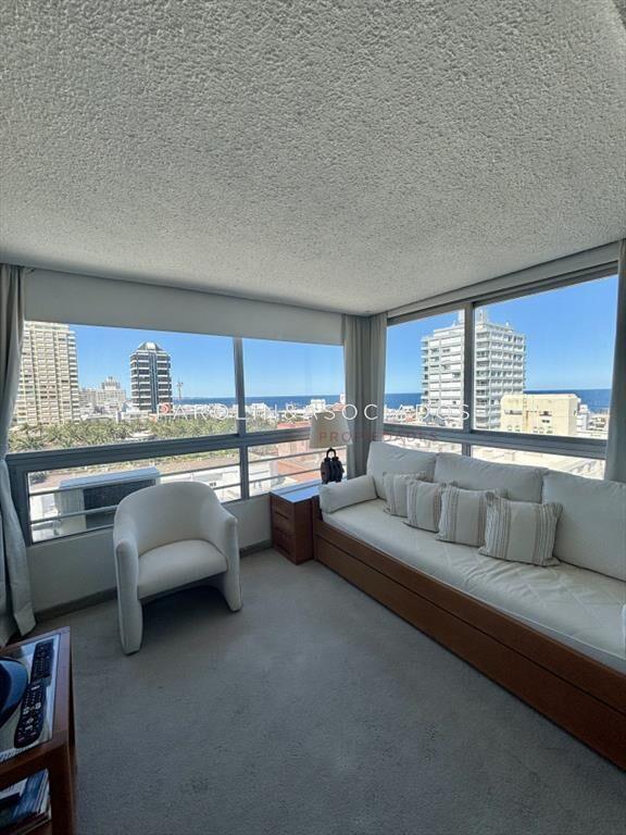 Apartamento en Venta y Alquiler, Peninsula, Punta