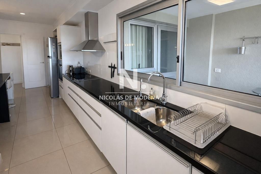 Apartamento de 3 dormitorios en venta en Playa