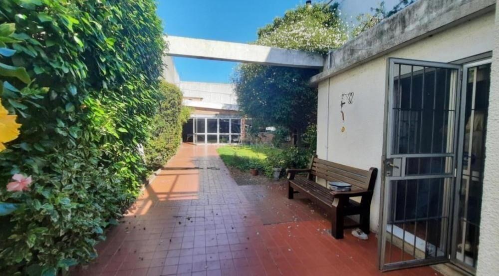Venta casa 5 dorm en Atahualpa, Bv. Artigas y Ramón Márquez