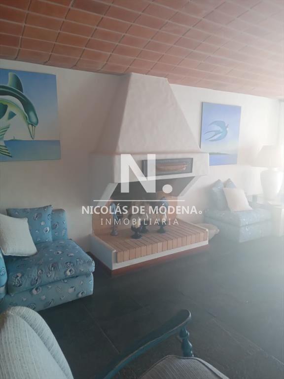 Vende Apartamento de 4 dormitorios,  Punta del