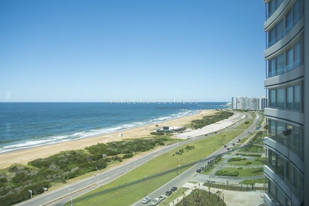 Espectacular apartamento en venta frente a playa Brava - Ti