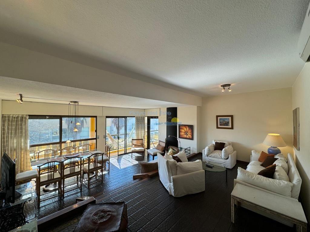 Apartamento en alquiler de 3 dormitorios en , del