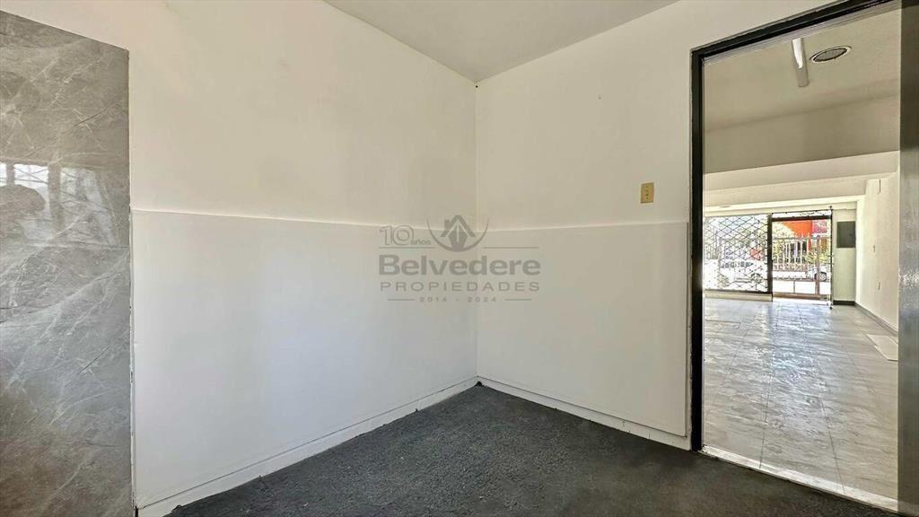 Local comercial en la Teja excelente ubicación Ref. 77