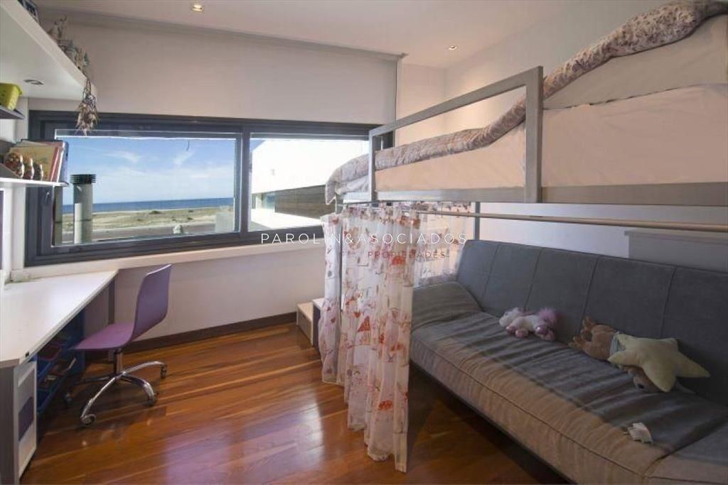 Casa de 4 dormitorios en venta en Manantiales,