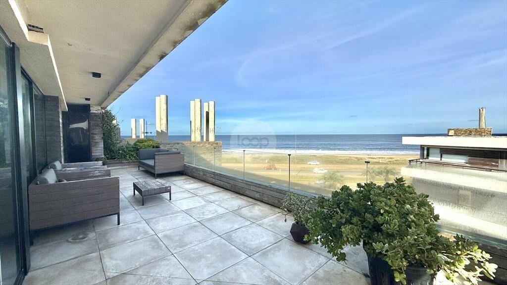 Penthouse frente al mar en el complejo Selenza, Punta del E