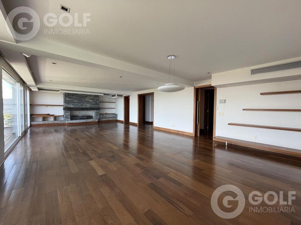 Venta o Alquiler de apartamento triplex de 5 dormitorios en