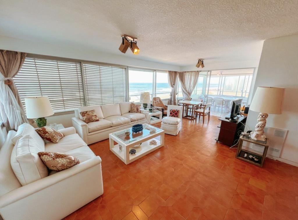 Apartamento en la Brava con vista frente al mar
