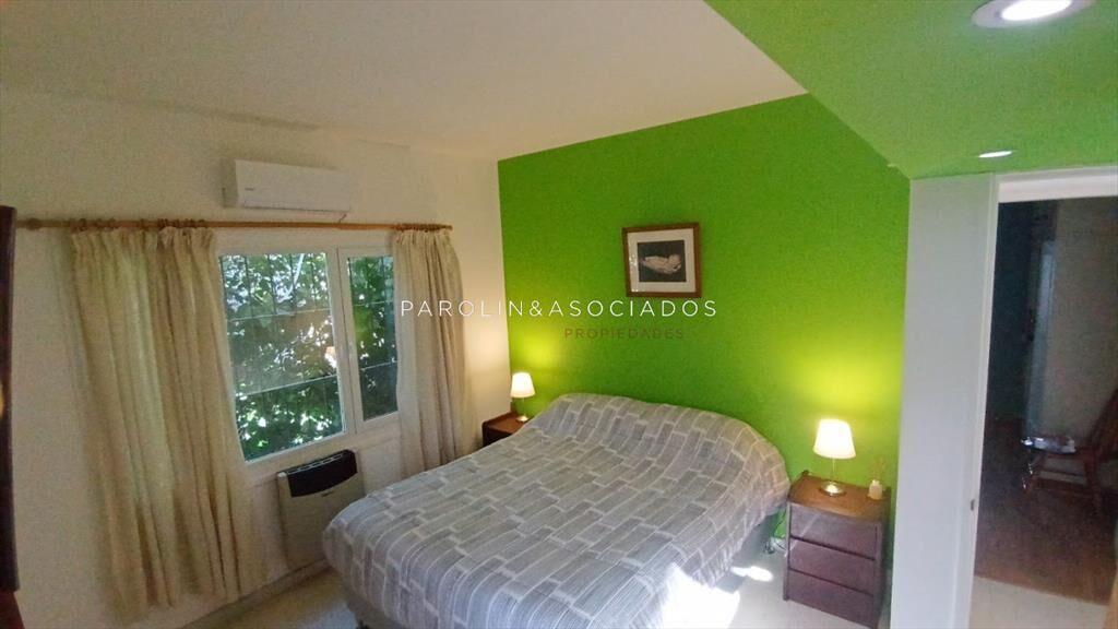 Venta De Casa De 2 Dormitorios Mas Dependencia De