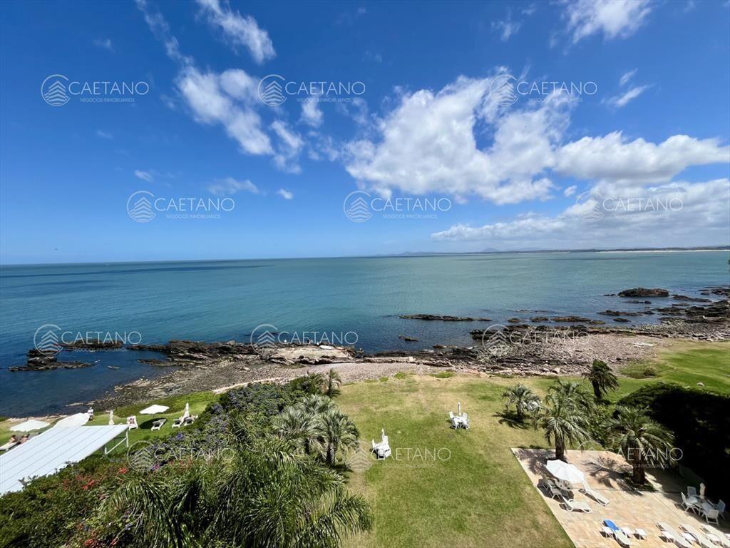 Apartamento en venta 3 dormitorios y dependencia