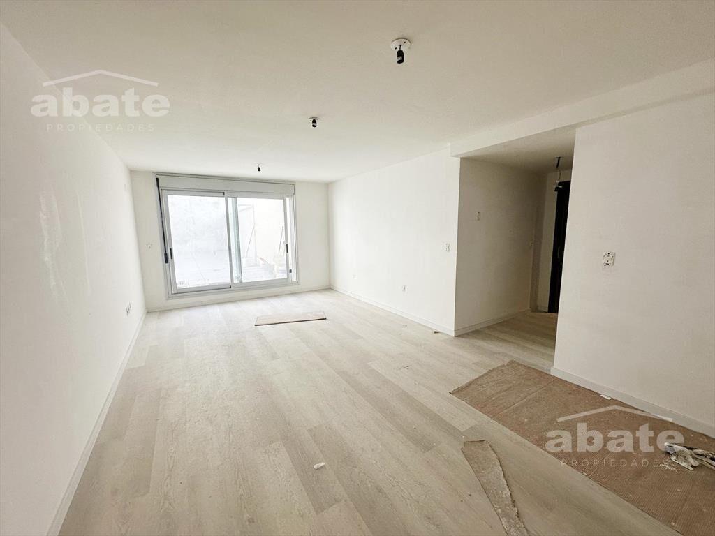Alquiler apartamento 1 dormitorio con patio a estrenar