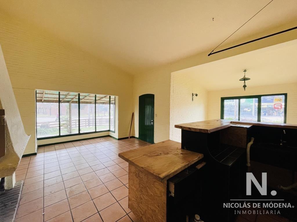 Venta de casa sólida en excelente punto comercial o para v