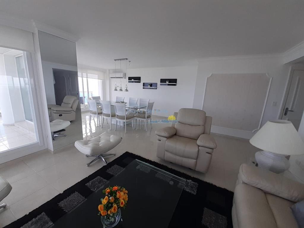 Apartamento en Venta de 3 Dormitorios en Punta ,