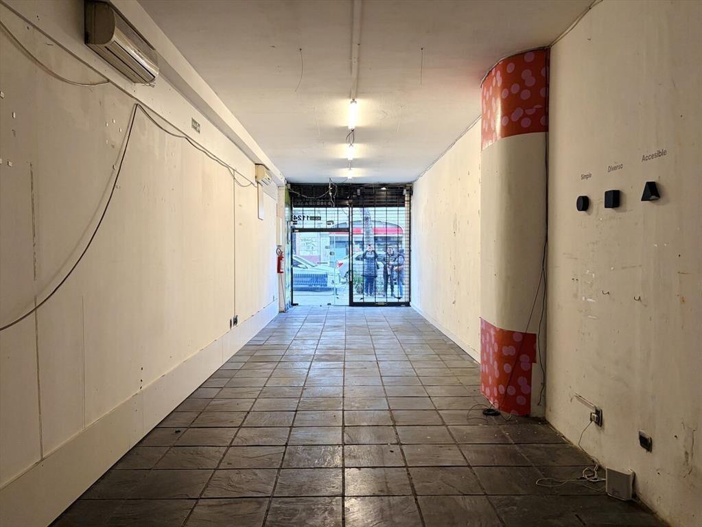 Alquiler Local comercial sobre 18 de julio . Centro