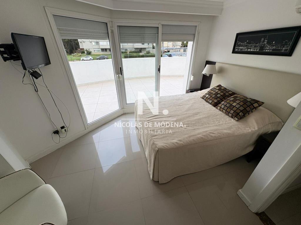 Apartamento de 3 dormitorios en Casino Tower, del