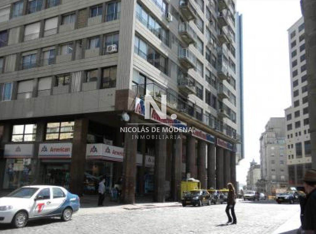 2 OFICINAS EN VENTA UNIFICADAS EN CIUDAD VIEJA!