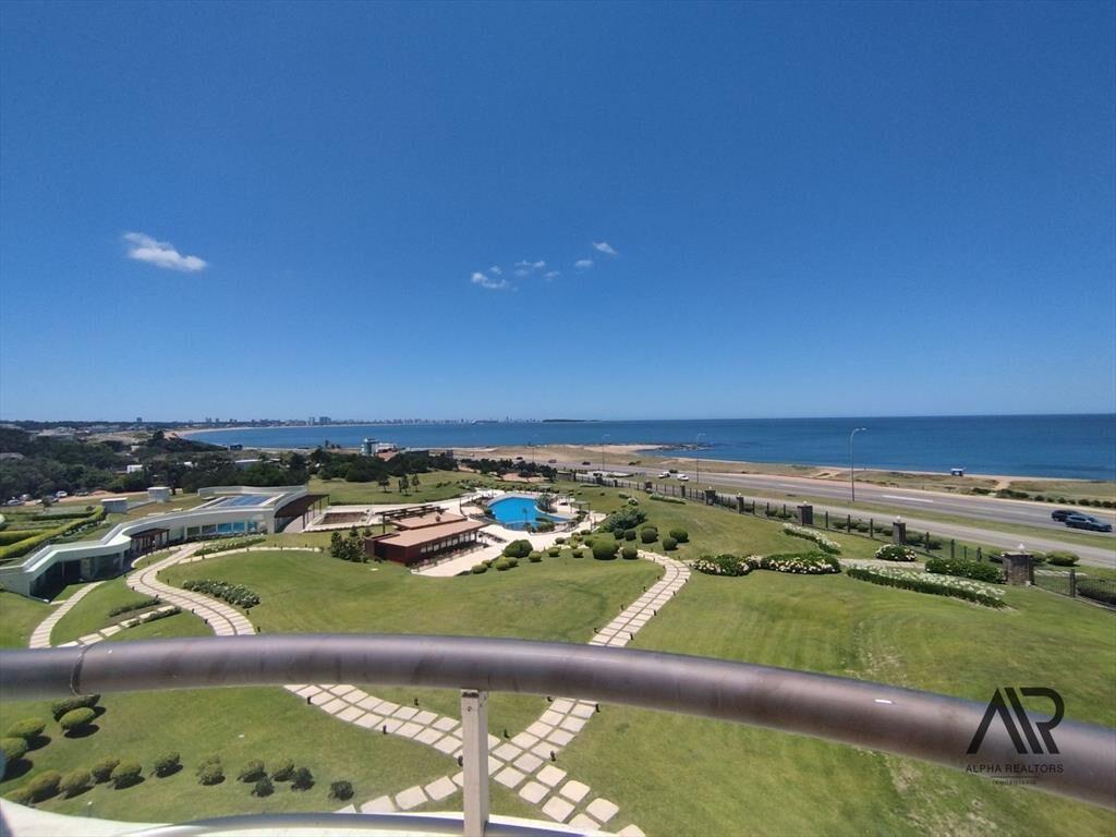 Apartamento en venta de 3 dormitorios c/ cochera en P. B...