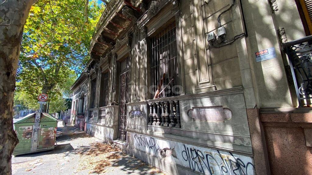 TERRENO CON SALIDA A 2 CALLES EN ZONA DE VIVIENDA PROMOVIDA