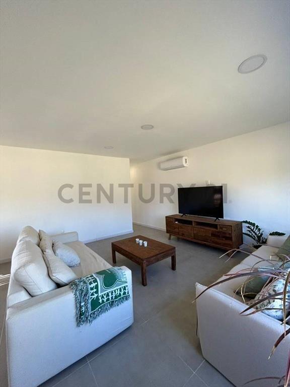 CASA a ESTRENAR PISCINA a metros del mar , 450m2  con ren...
