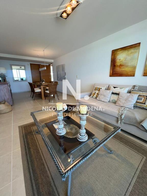Departamento de 2 dormitorios en venta en torre