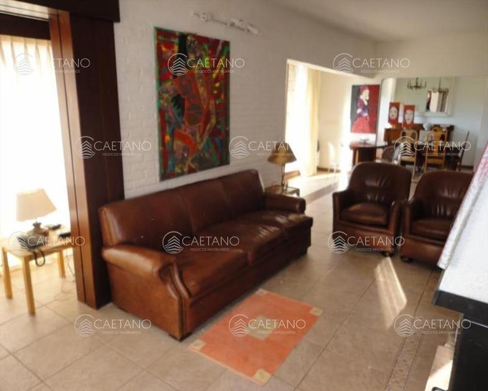Venta y alquiler temporario de gran casa en a una