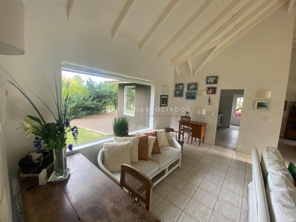 VENTA CASA DE 4 DORMITORIOS BARRIO PRIVADO LA ARBOLADA PUNT