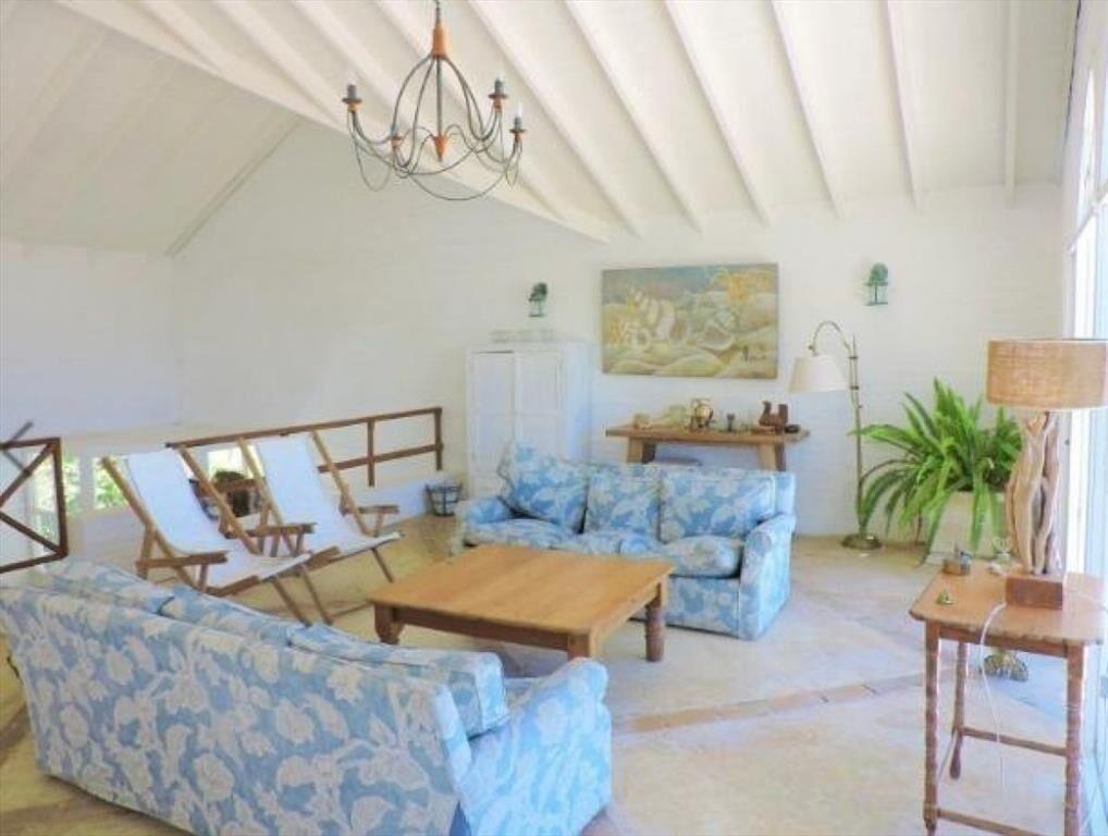 CASA EN VENTA DE 4 DORMITORIOS EN LA BARRA