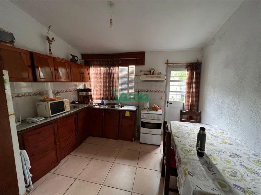 Una casa y dos aptos en venta en Salinas ideal