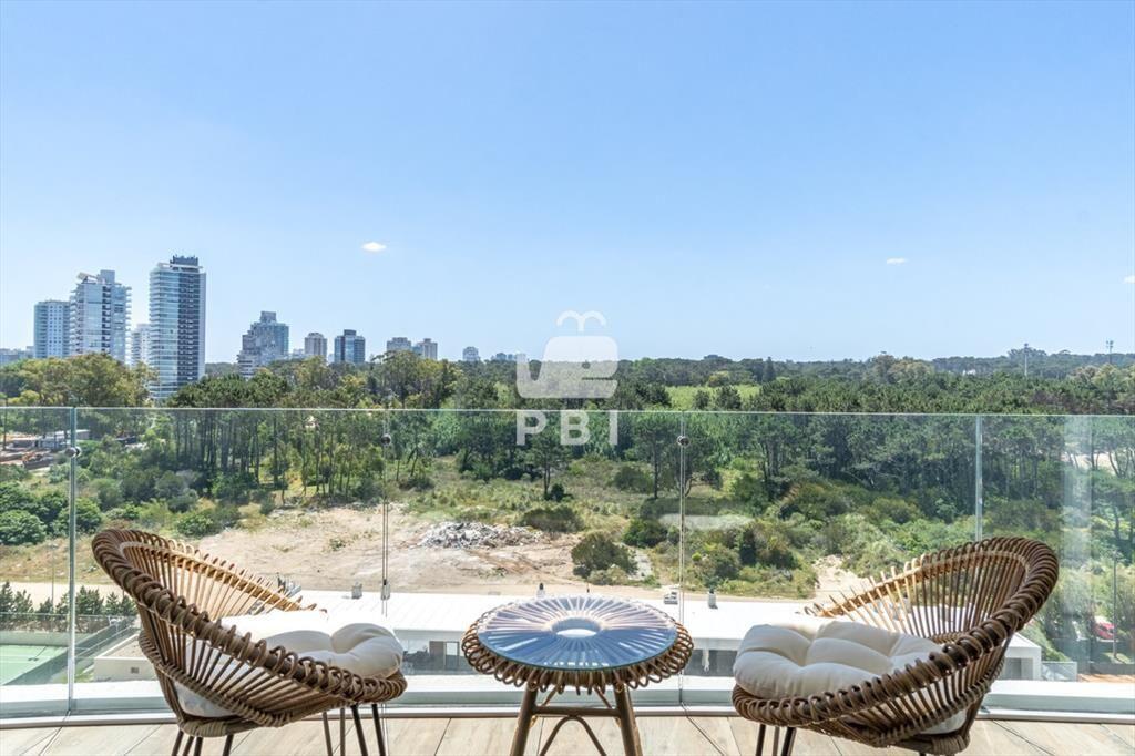 Elegancia Moderna en la Exclusiva Torre Trump - -