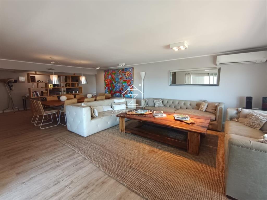 Venta apartamento tres dormitorios Punta del este
