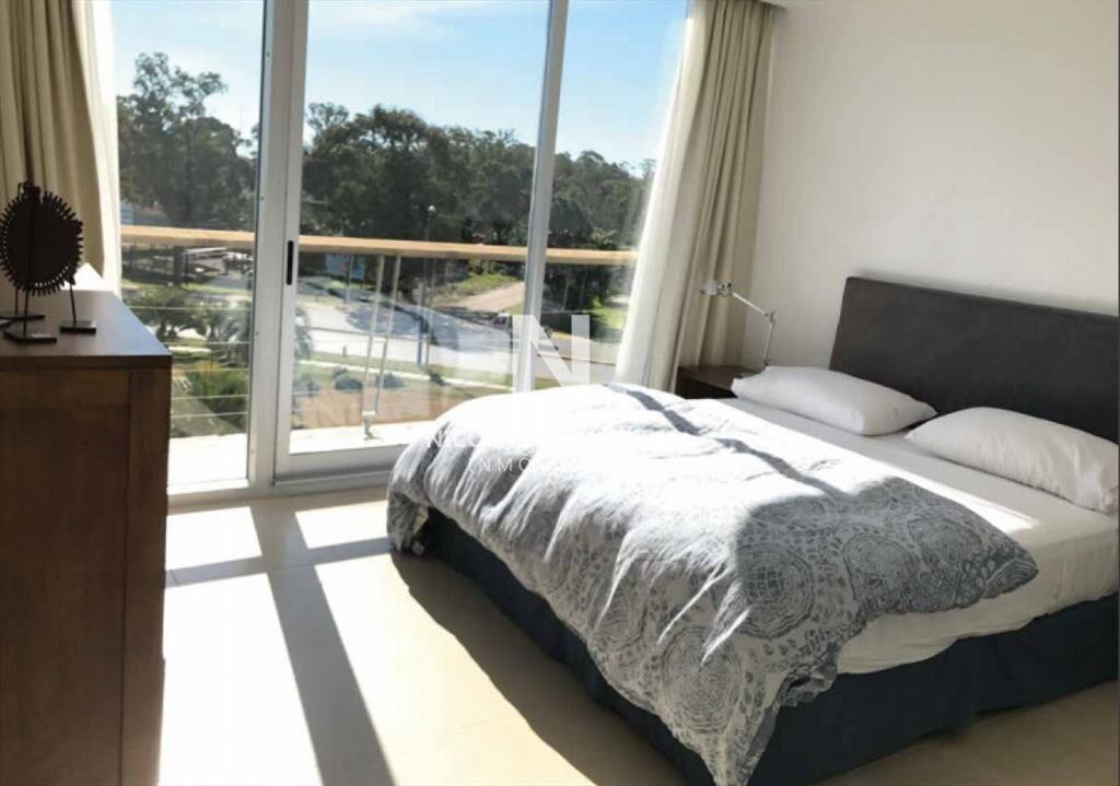 Hermoso apartamento de 3 dormitorios!