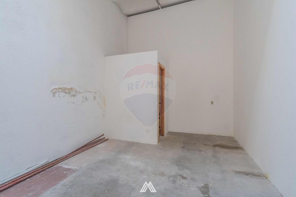 Se venden 3 locales comerciales en Ciudad Vieja.