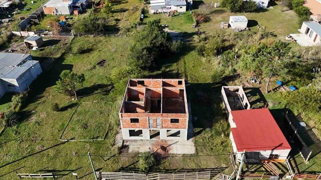 VENTA TERRENO CON CASA A TERMINAR PINAMAR NORTE