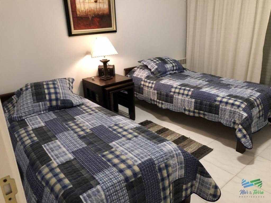 En venta.. piso intermedio, planta amplia muy en
