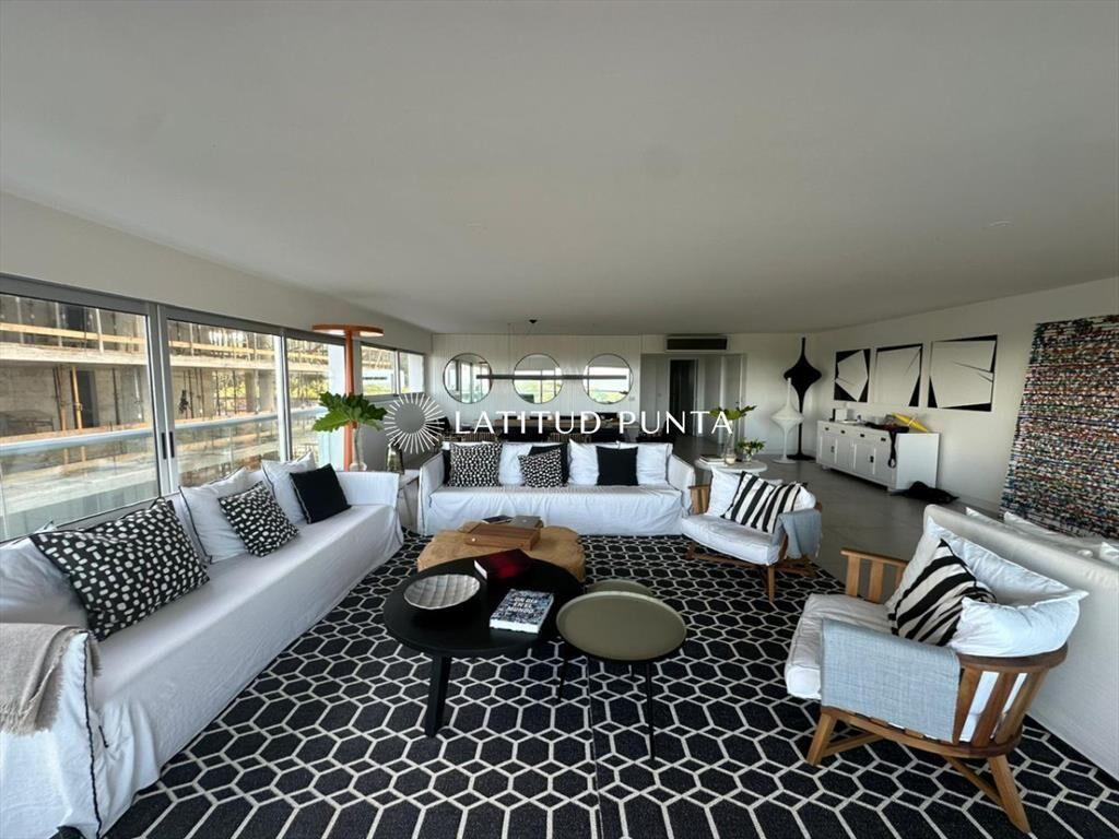 Apartamento en Rincón del Indio, 3 suites más